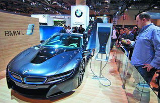 燃油車退場(chǎng)與新能源浪潮下的購(gòu)車新思 家用車與特種車輛的選擇之道